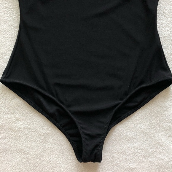 Fashion Nova Onepeice - Picture 3 of 4